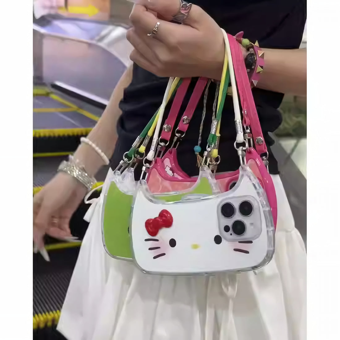 オシャレなキティ豹柄 ハンドストラップ付きケース iPhone 16/15/14/13 Pro Max ギャル系 iPhone 12 用