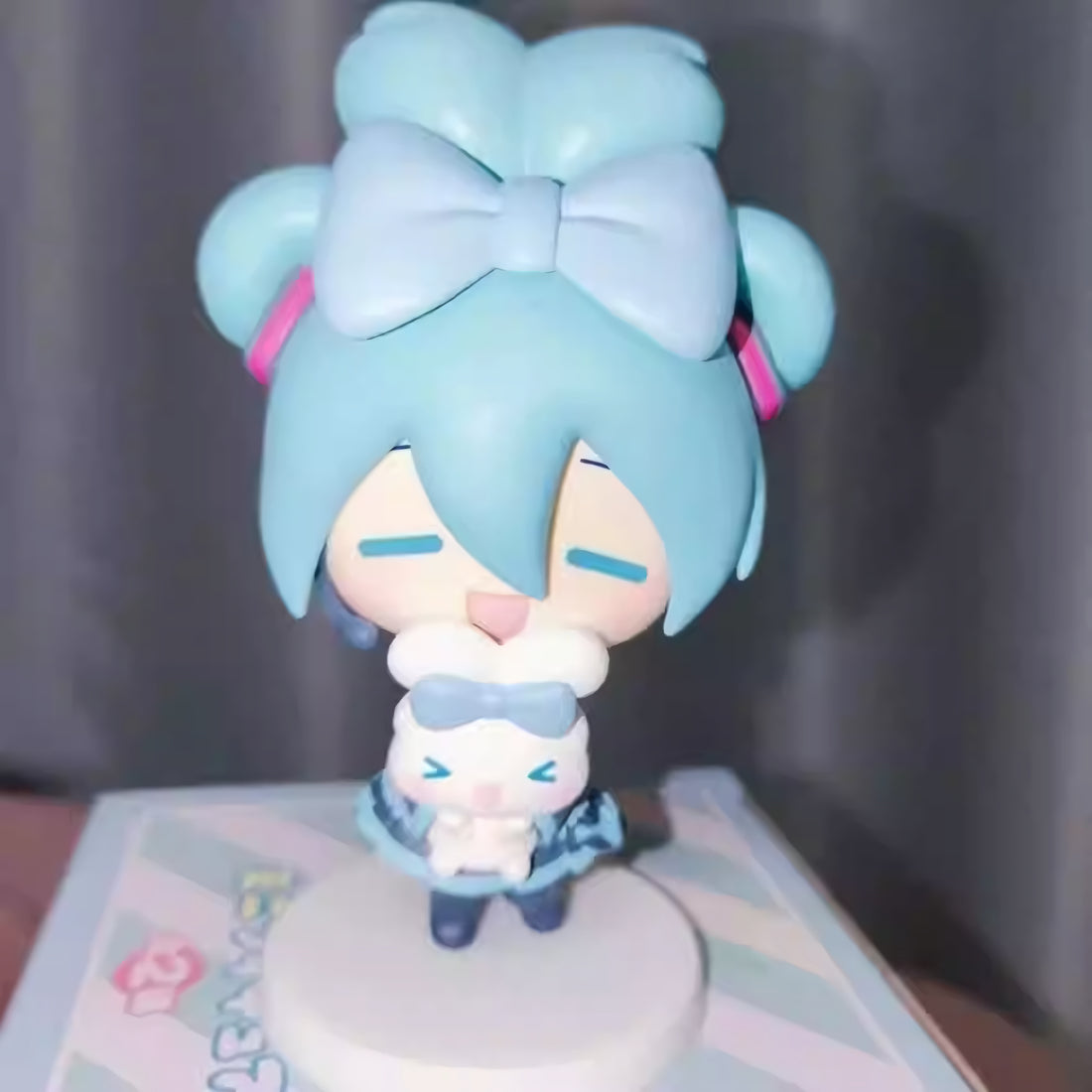 プレミアム版 ちびキャラ シナモロール×初音ミク ツインテールリボン 2種類 フィギュアスタンド