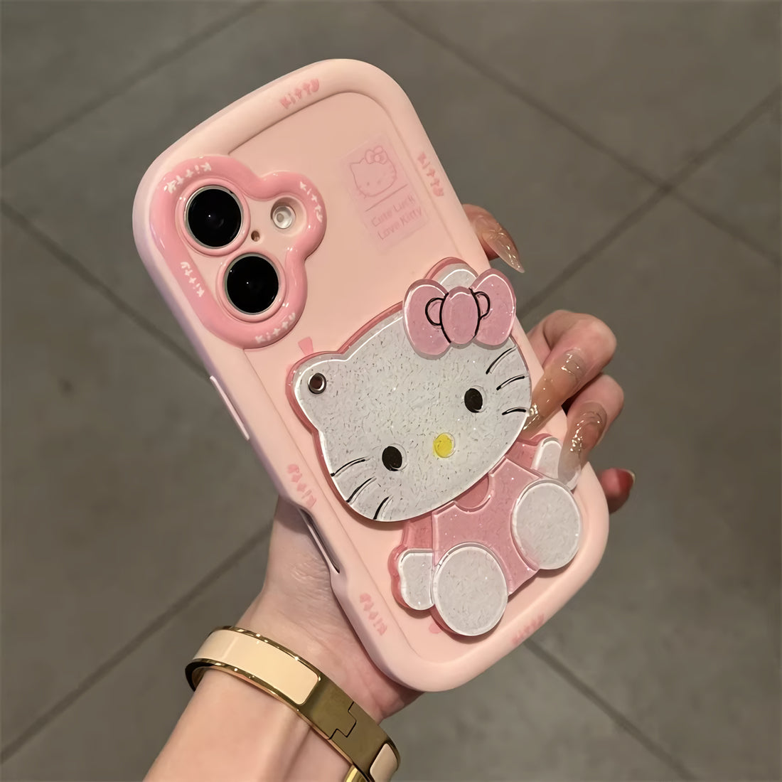 iPhone 16対応　ピンクの子猫ミラー付き　パフケース